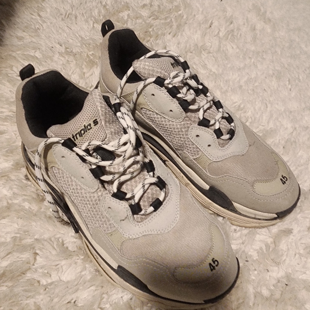 Balenciaga Men's Sneakers in Cream and Black